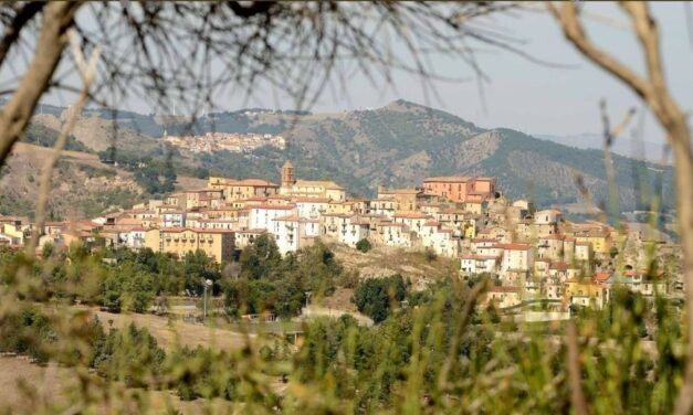 Tra masciare, briganti e l’innamorato Pulminale. Ludico e folklore, per salvare dall’abbandono il borgo Lucano di Trivigno